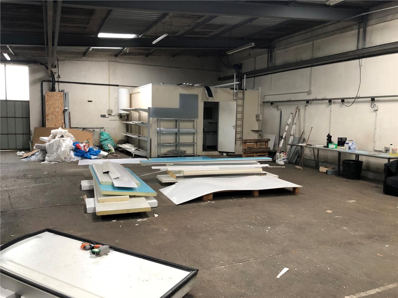 A LOUER, local d'activité de 275 m², situé dans l