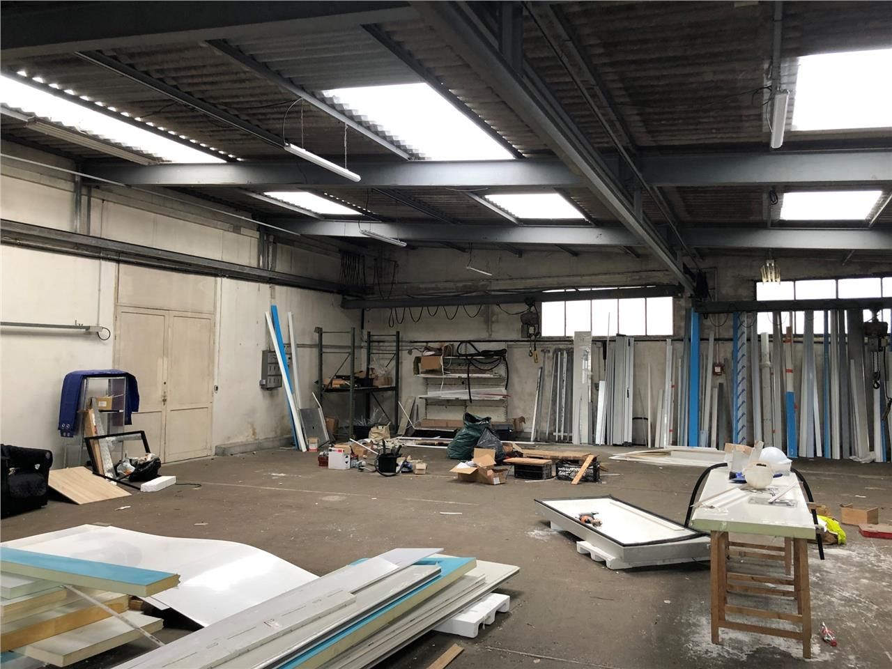 A LOUER, local d'activité de 275 m², situé dans l