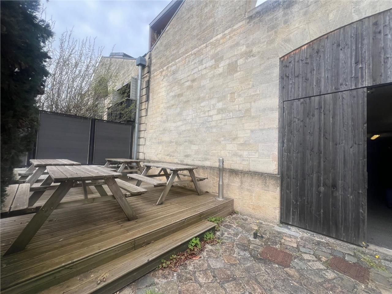 BORDEAUX - CBRE vous propose à la LOCATION des bu