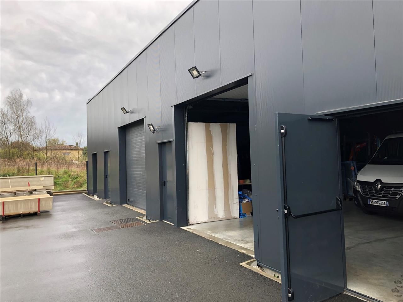 A LOUER, local d'activité neuf de 560 m² , situé 