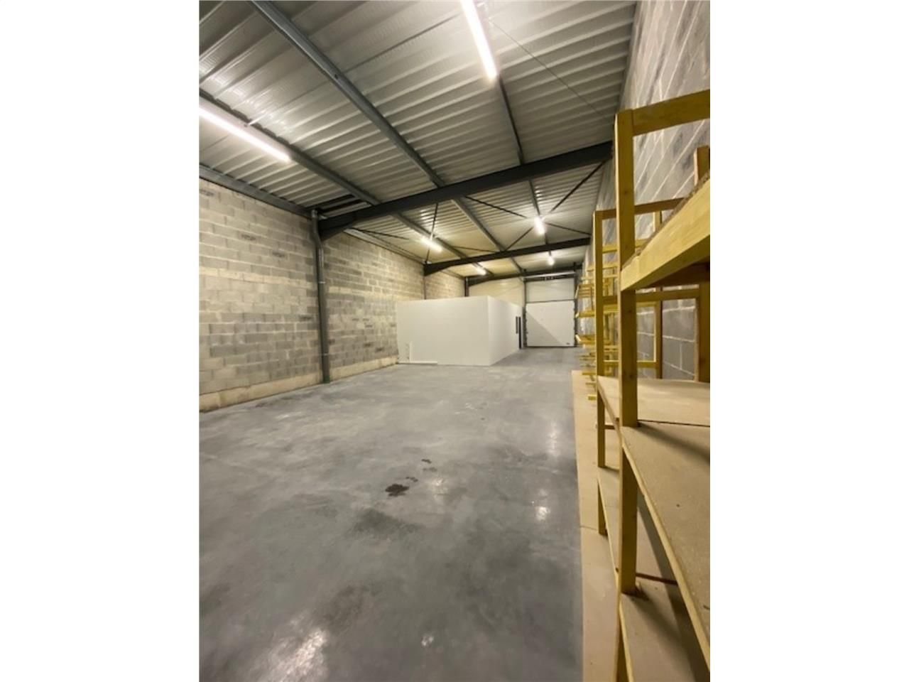 A louer- local d'activités de 163 m² à Montussan,