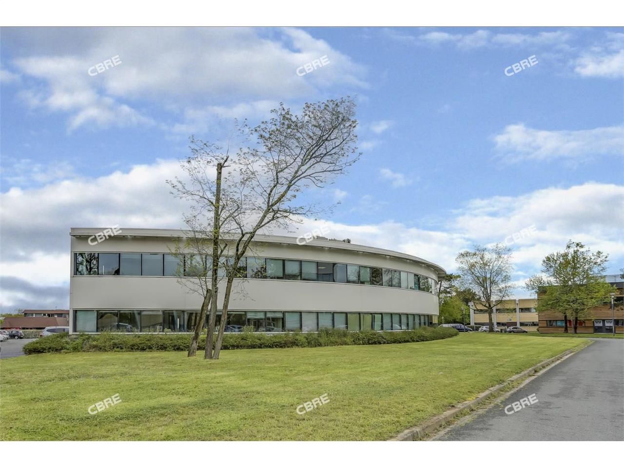 Situés dans la zone de Cadera Sud, ces bureaux cl