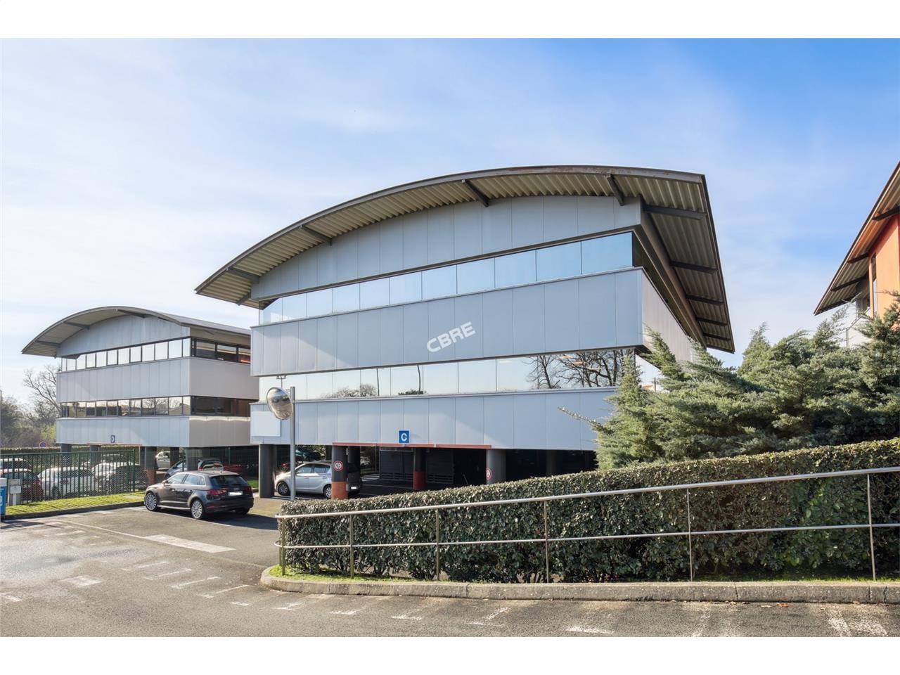 A LOUER, bureaux en R+1 d'une surface de 398.80 m