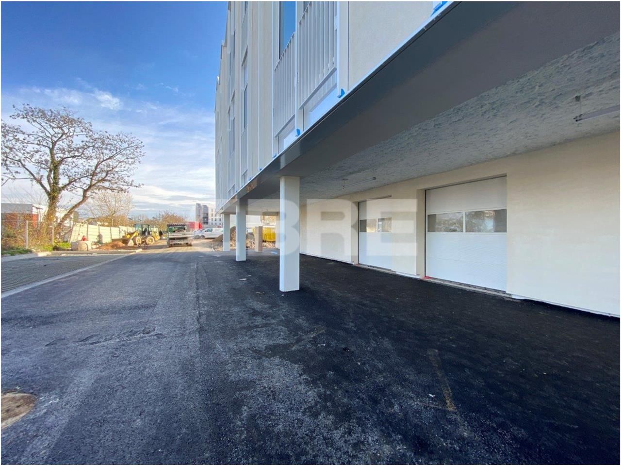 Rare à louer locaux d'activités au pied du tramwa