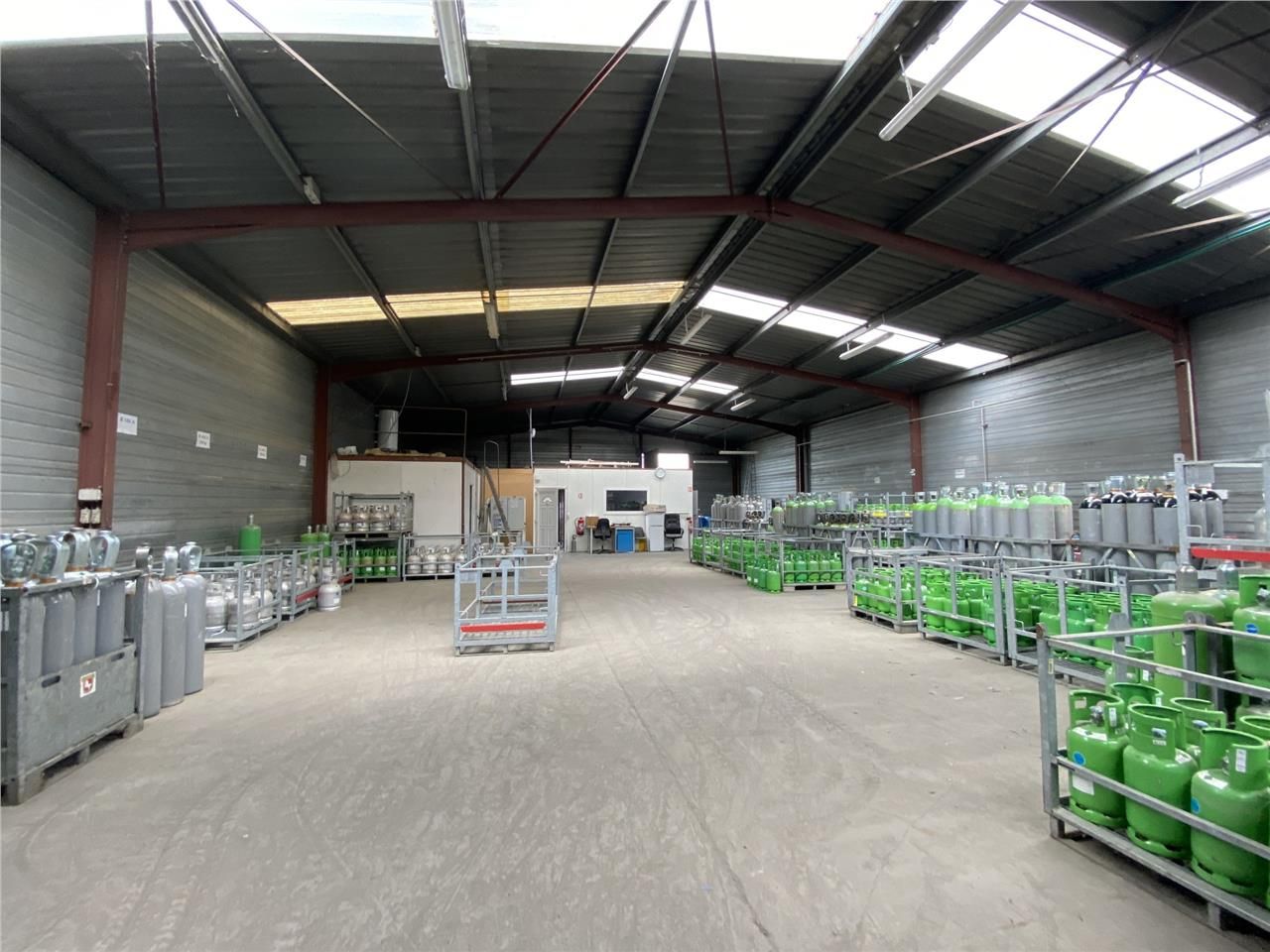 EXCLUSIVITE CBRE À VENDRE - ENTREPÔT 716 m² À CES