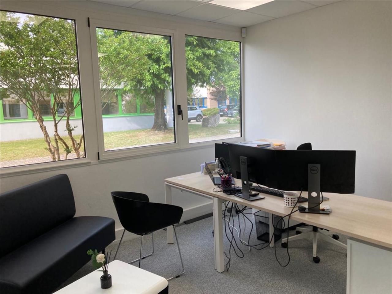 À Vendre - Immeuble de Bureaux de Plain-Pied - Em