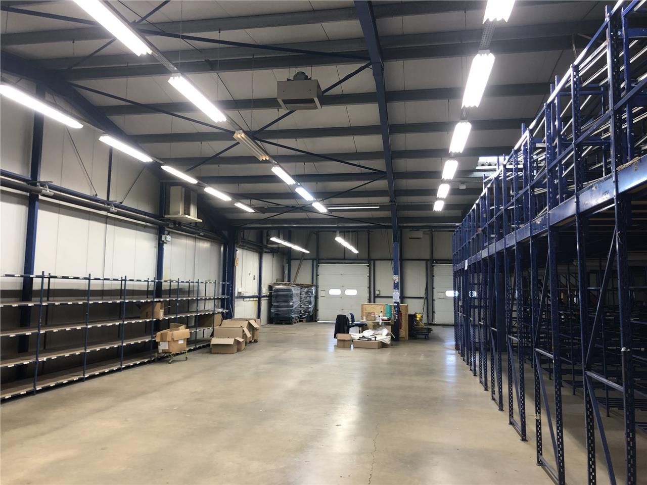 A LOUER - Au coeur de la zone d'activités de Libo