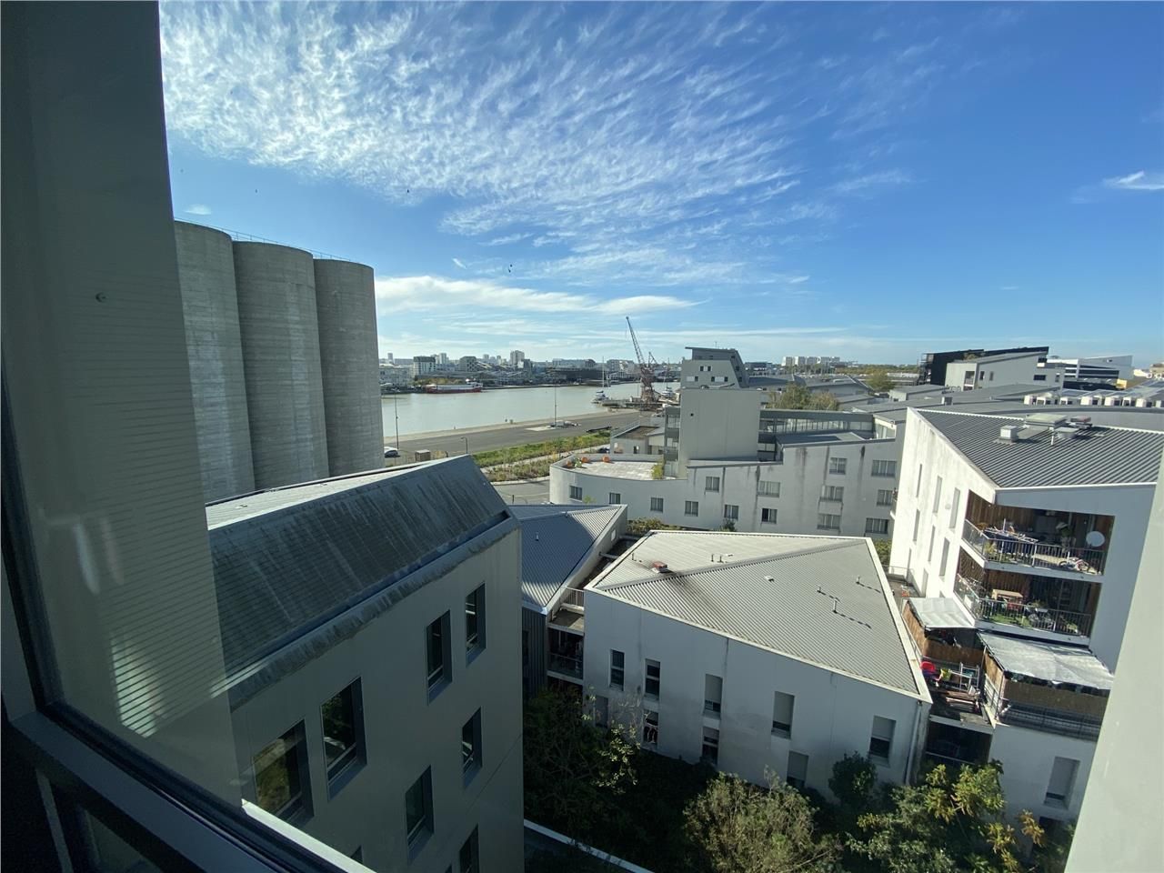 CBRE vous propose à la location, à proximité immé