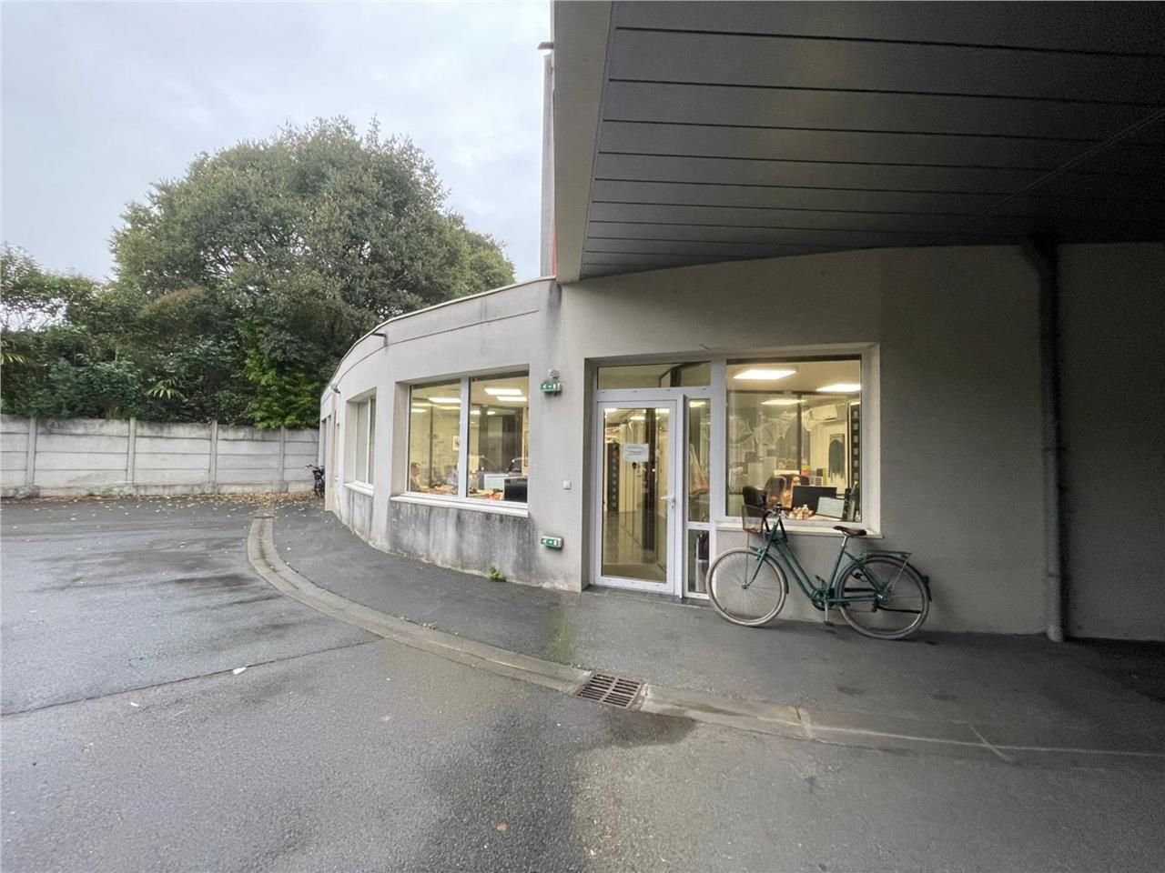 BUREAUX A VENDRE LE BOUSCAT - CBRE vous propose à