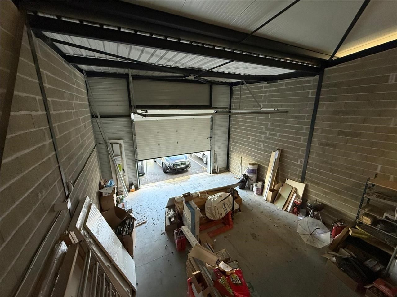 A VENDRE - Local d'activités de 130 m² environ à 