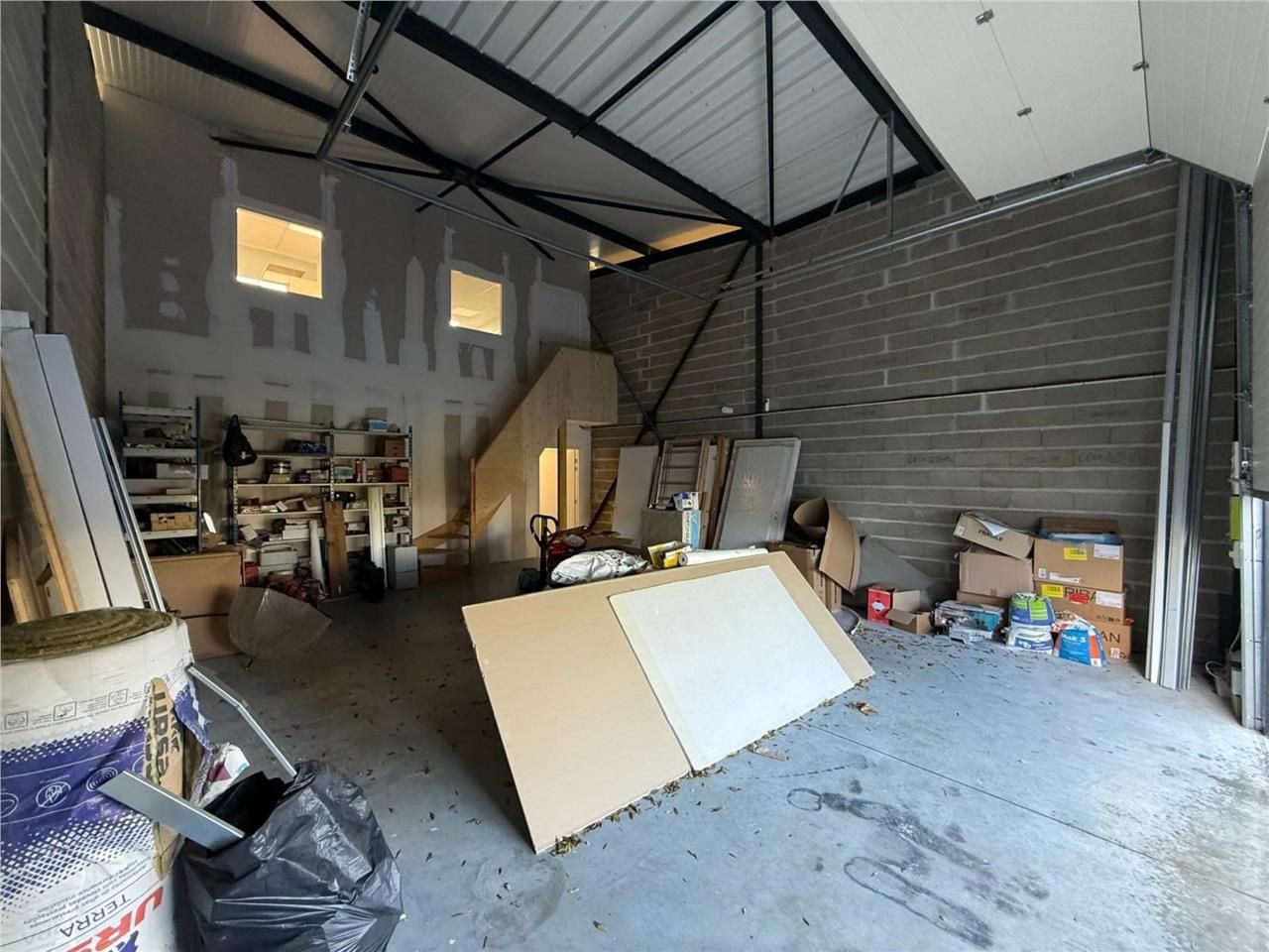 A VENDRE - Local d'activités de 130 m² environ à 
