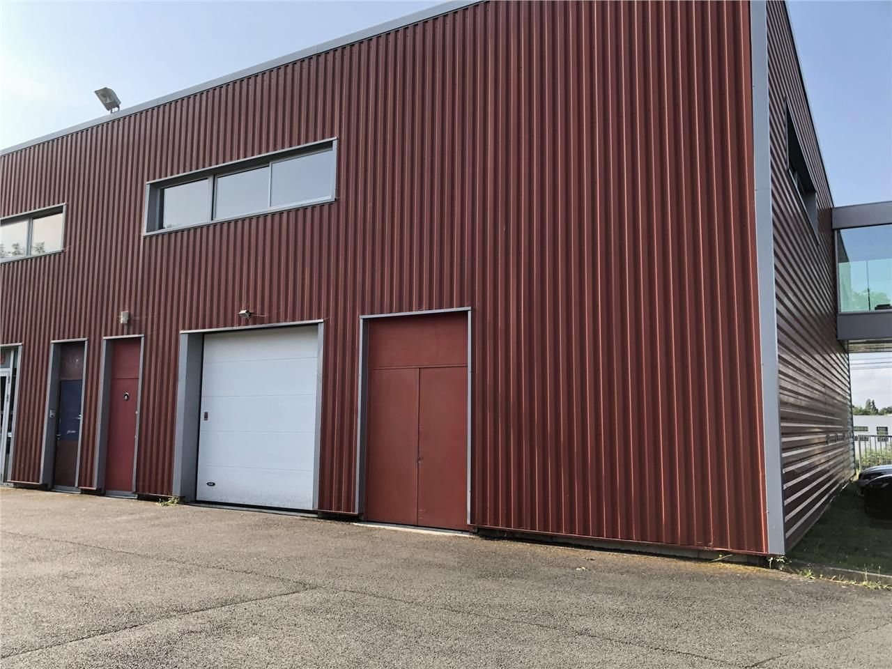 À LOUER BUREAUX ET LOCAL D'ACTIVITÉ ARTIGUES Faça