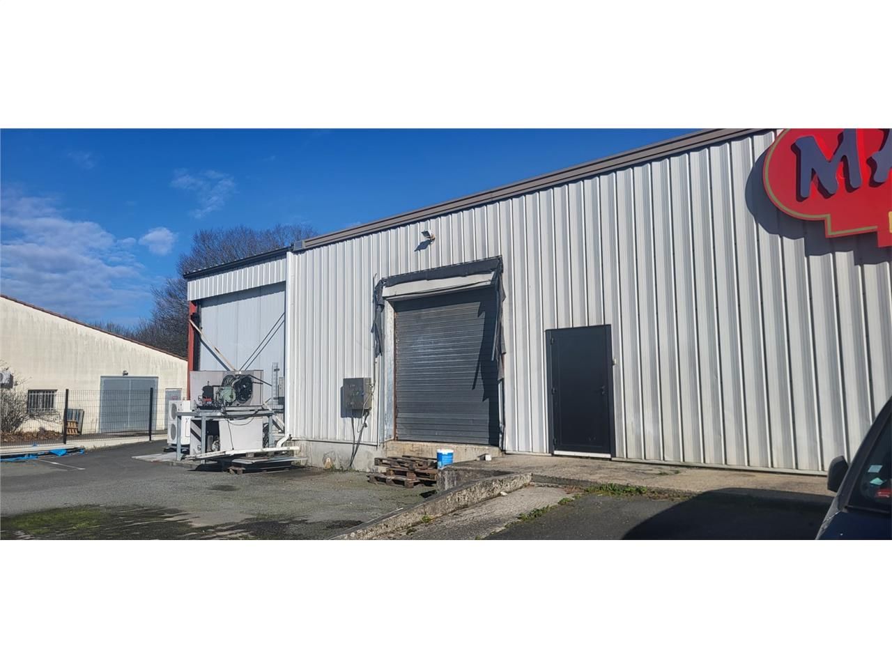 A VENDRE local d'activités de 1 100 m² au coeur d