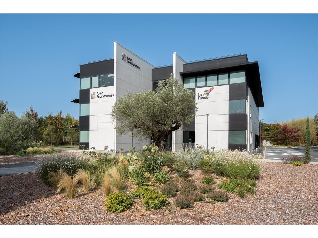 A Mérignac, proche transports et services, CBRE v