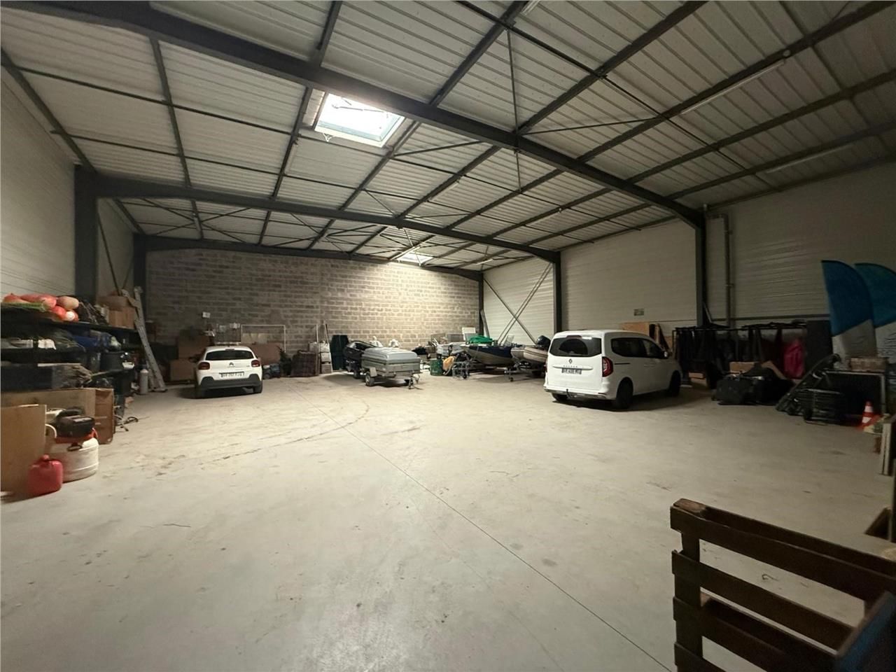 A VENDRE : Immeuble indépendant de 1 500 m² sur p