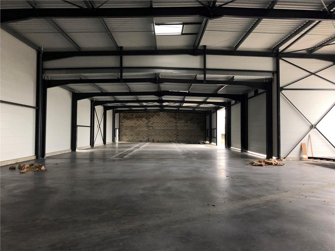 A LOUER, local d'activités / entrepôt réhabilité 