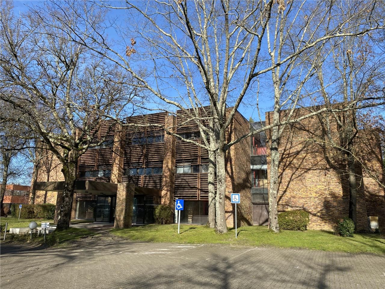 A louer ou à vendre, dans un immeuble moderne trè