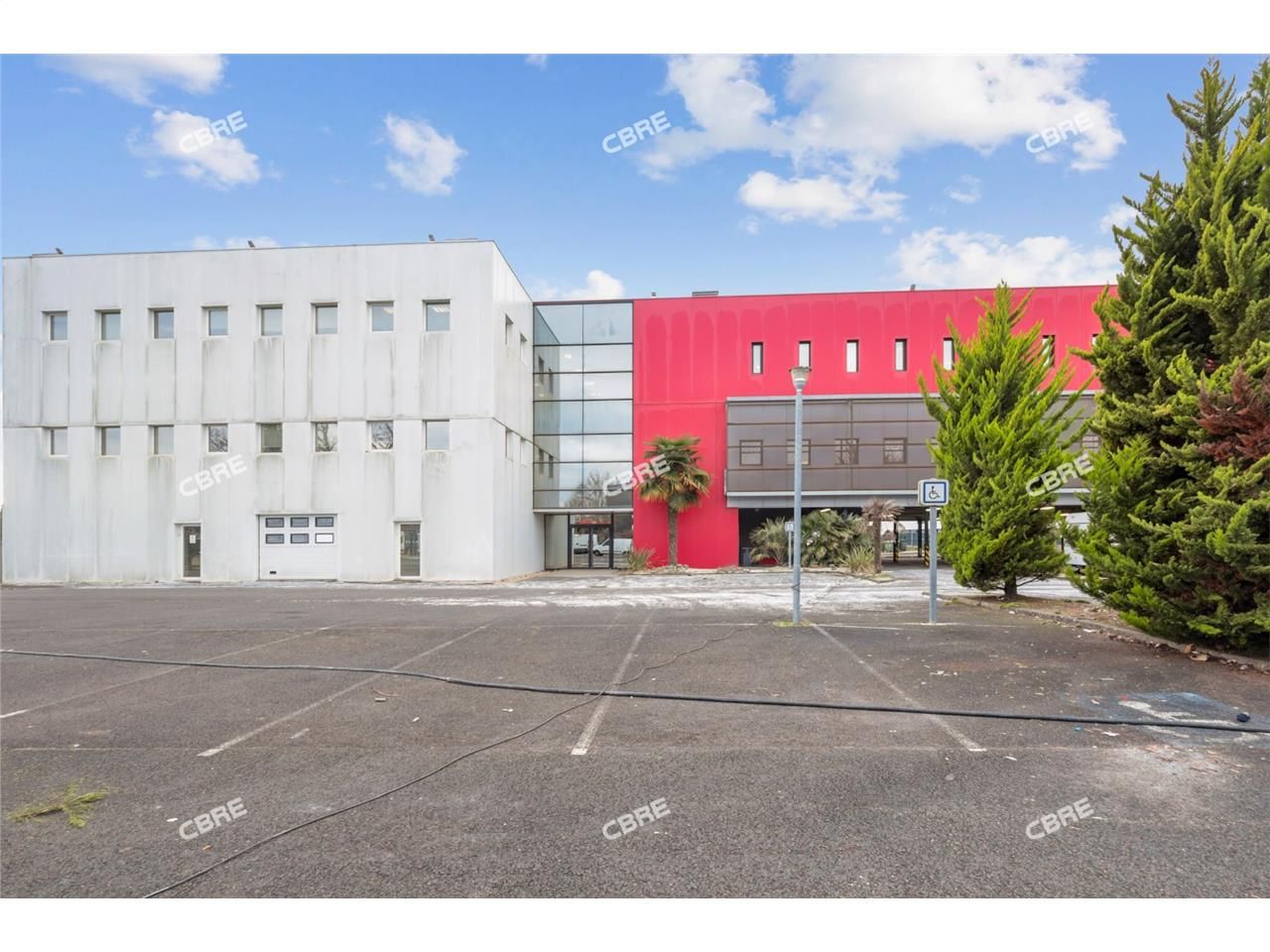 A Mérignac, à proximité du Tramway, immeuble indé