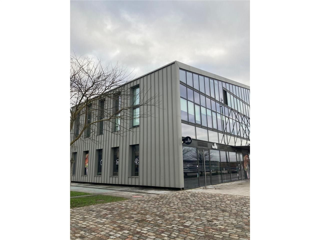 BORDEAUX - Bassins à Flots - CBRE vous propose à 