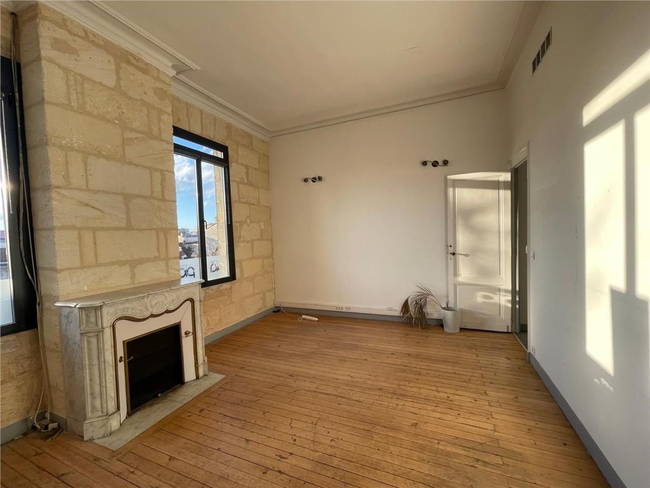 BORDEAUX - CBRE vous propose à la vente un immeub