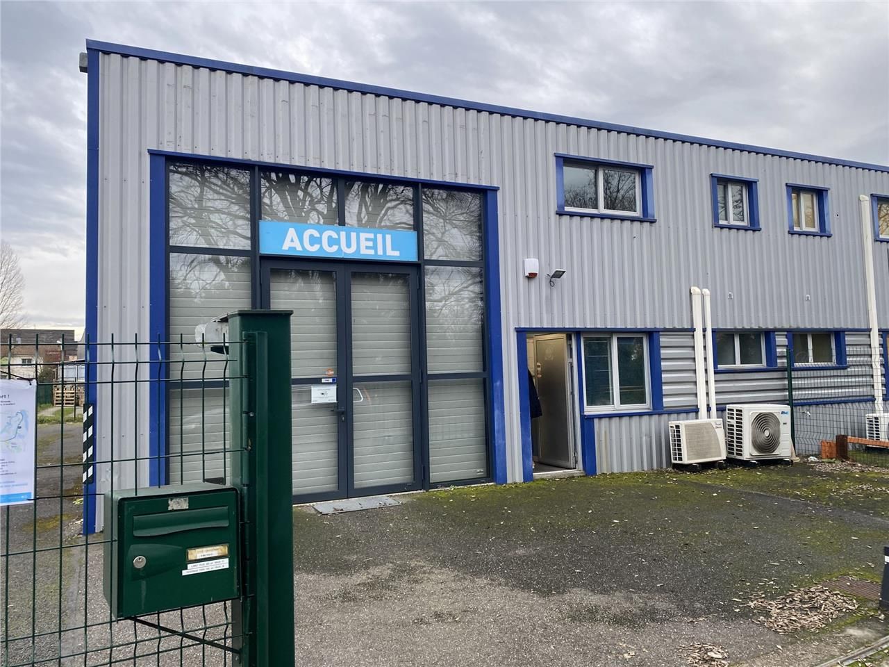 À LOUER : Local d'Activités avec Bureaux de 210m²