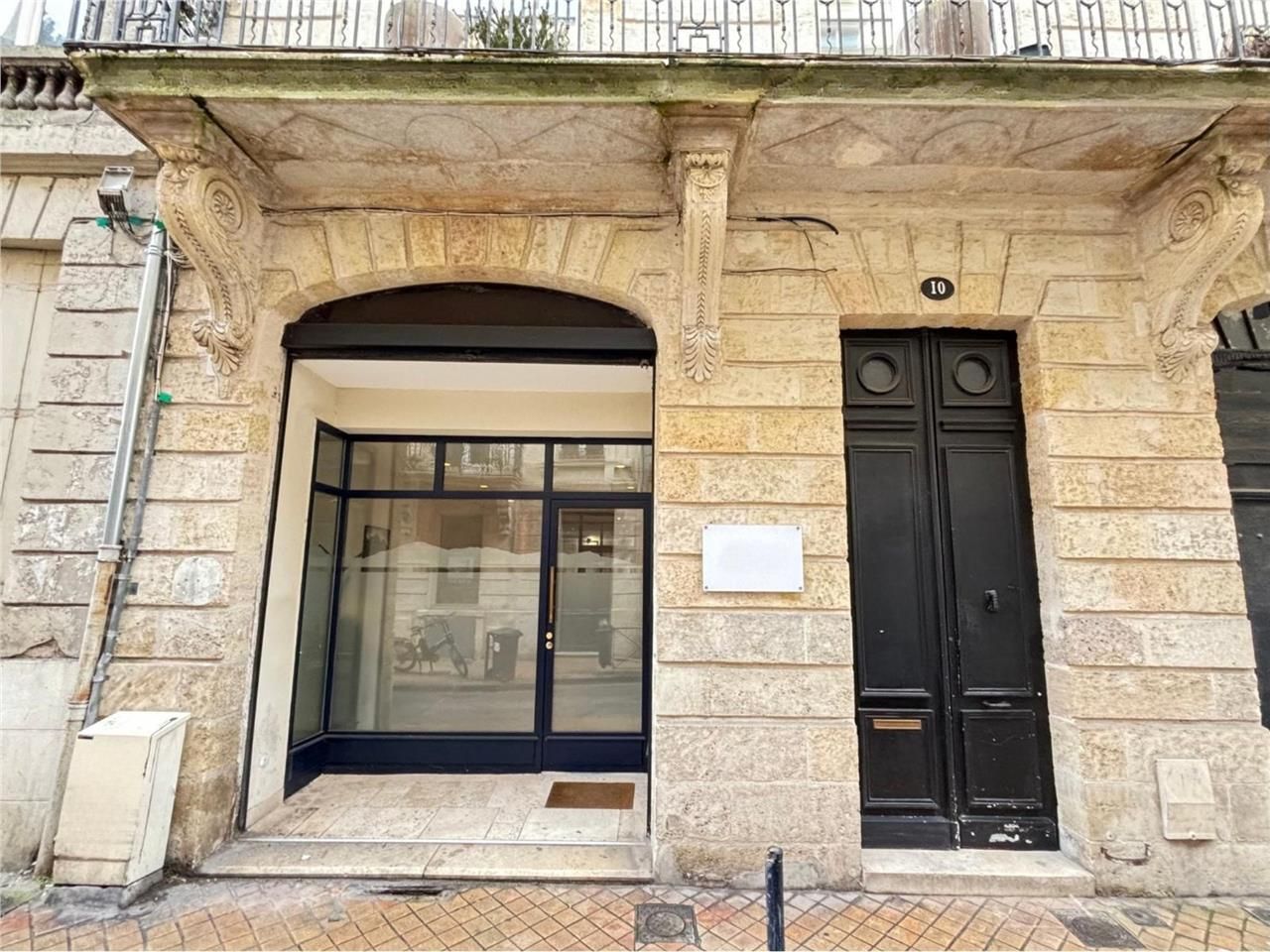 CBRE vous propose - Bureaux à louer ou à vendre -