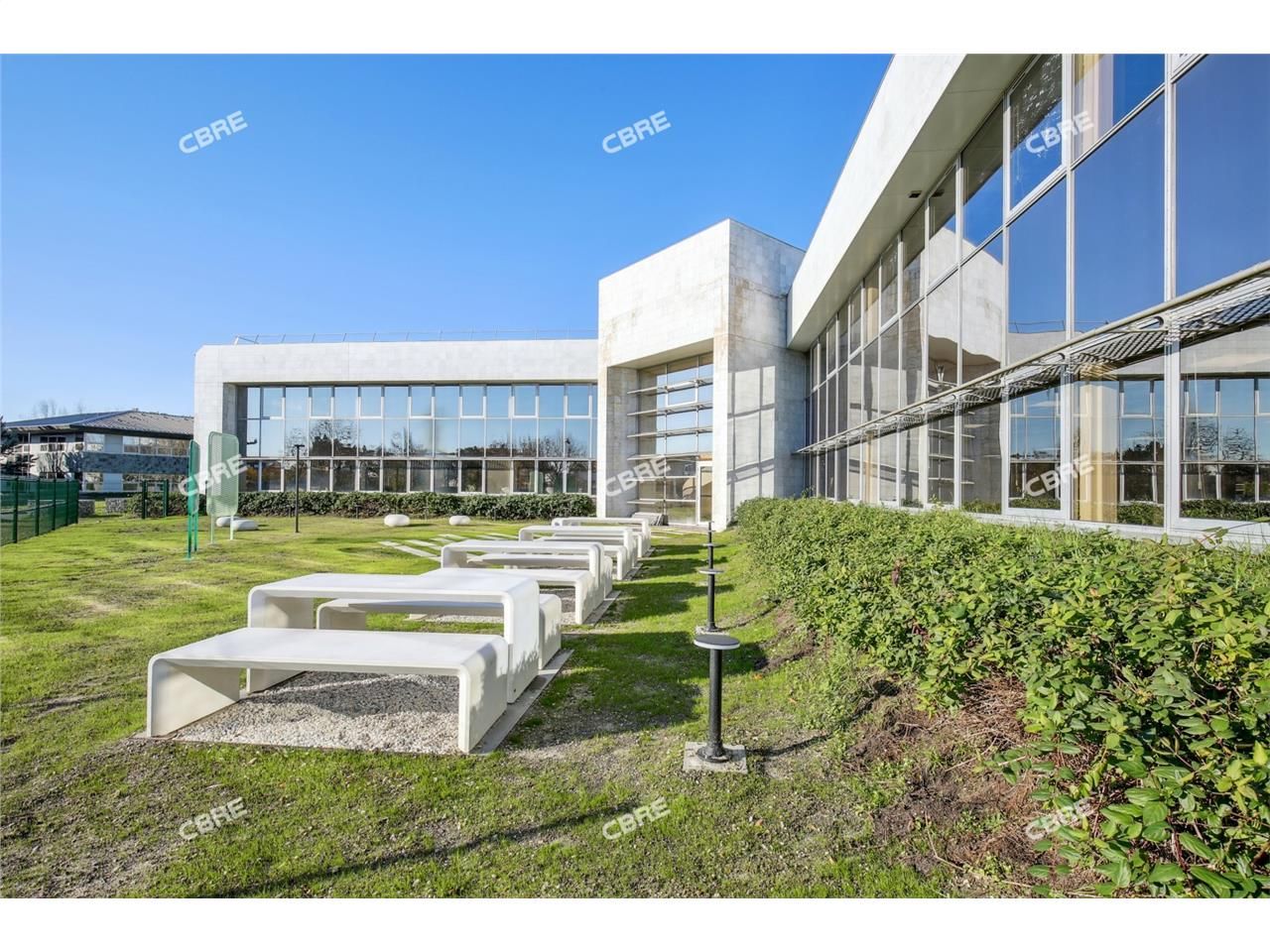 CBRE - EXCLUSITE - A VENDRE BUREAUX ENTIEREMENT R