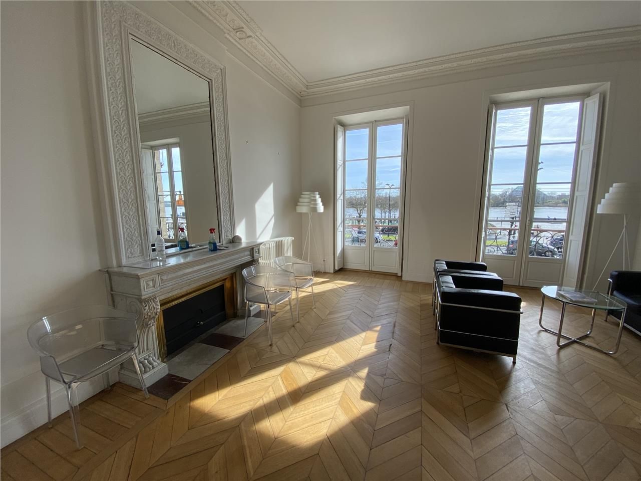 CBRE vous propose, au sein d'un bel immeuble en p