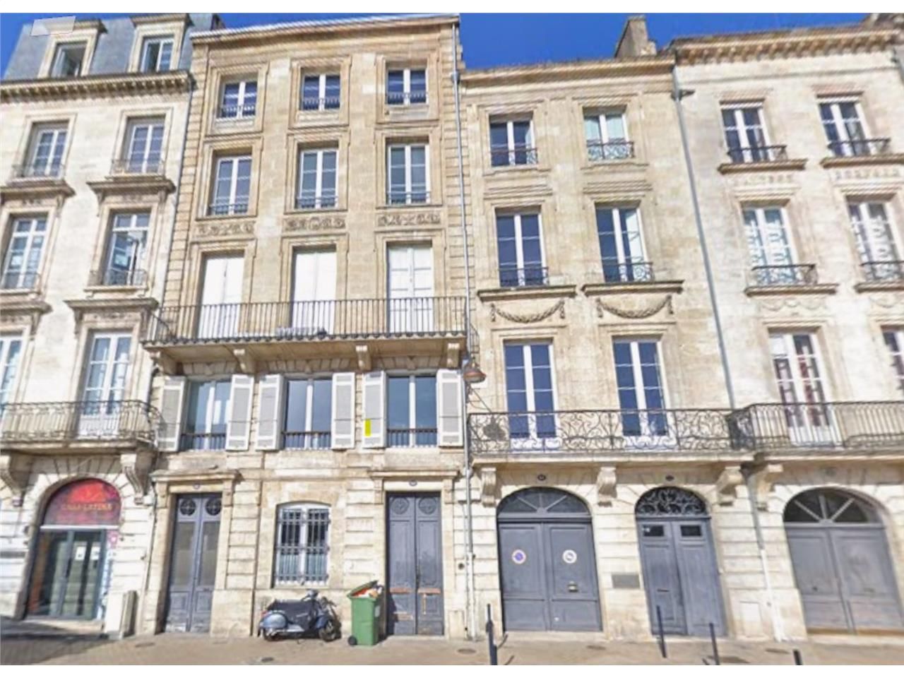 CBRE vous propose, au sein d'un bel immeuble en p