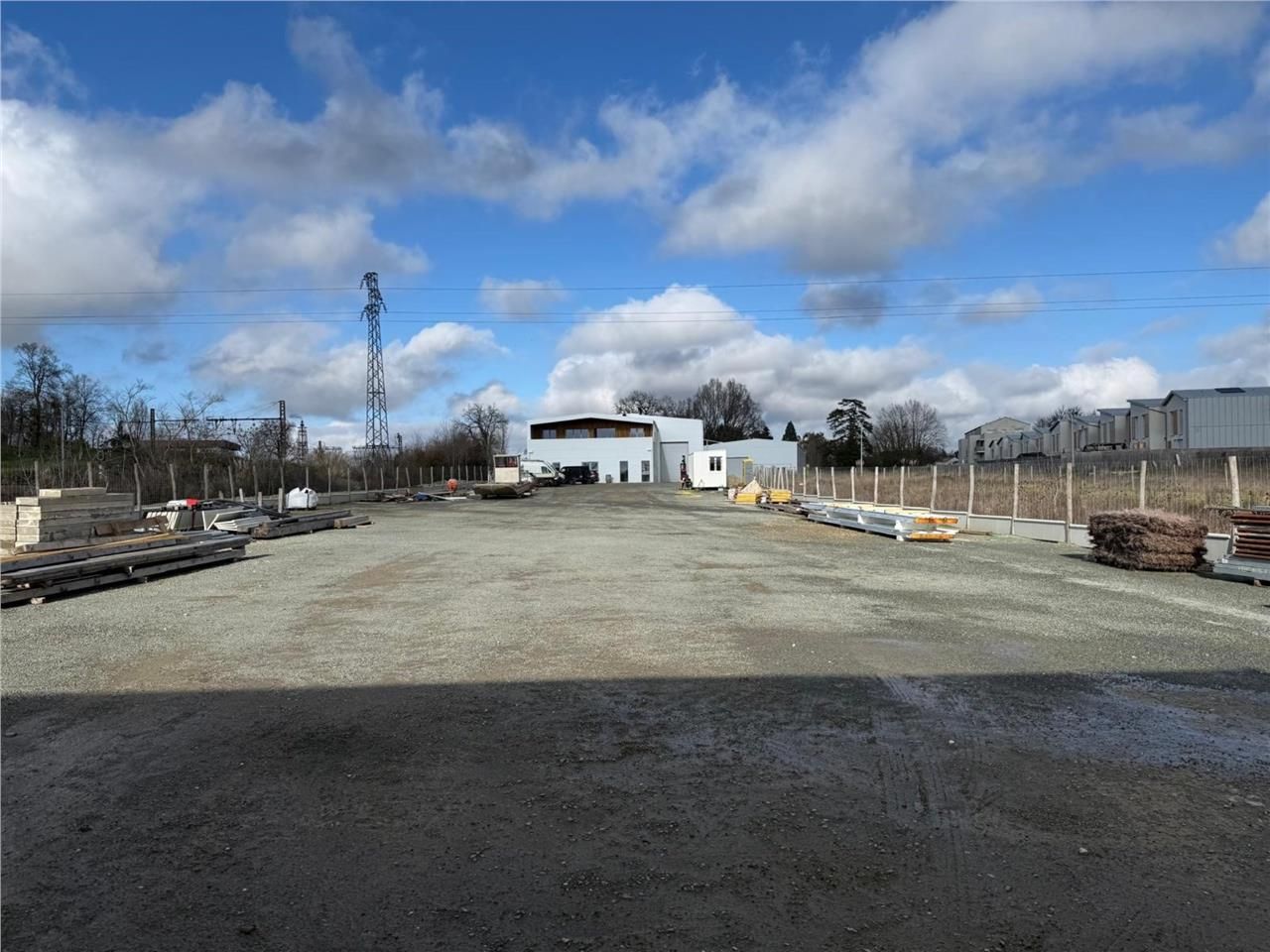 A VENDRE - À proximité immédiate de la zone indus