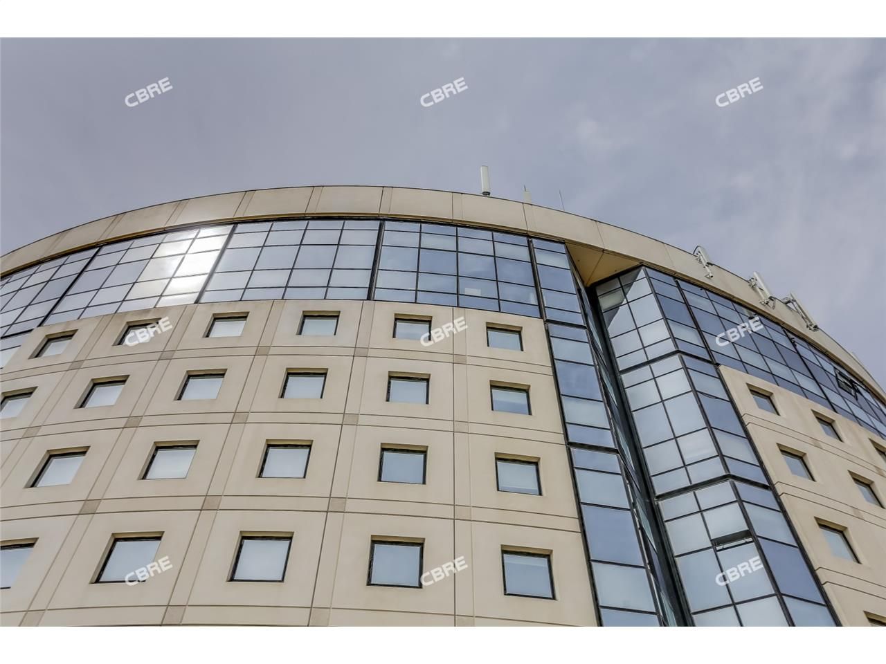 CBRE vous invite à venir visiter ce plateau de bu
