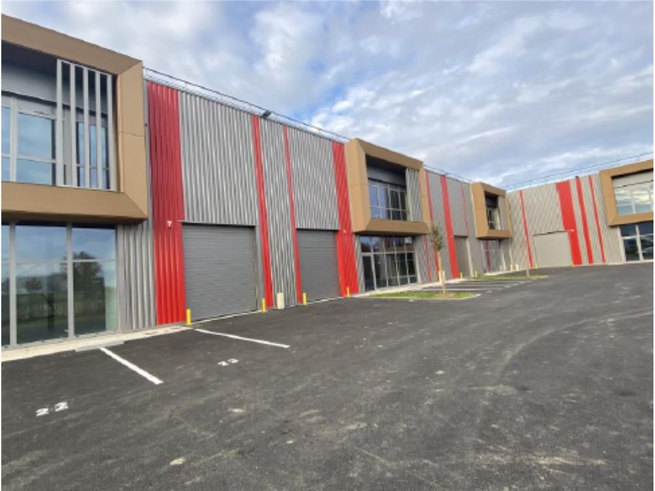 Situé au coeur de la zone d'activités de Tresses,