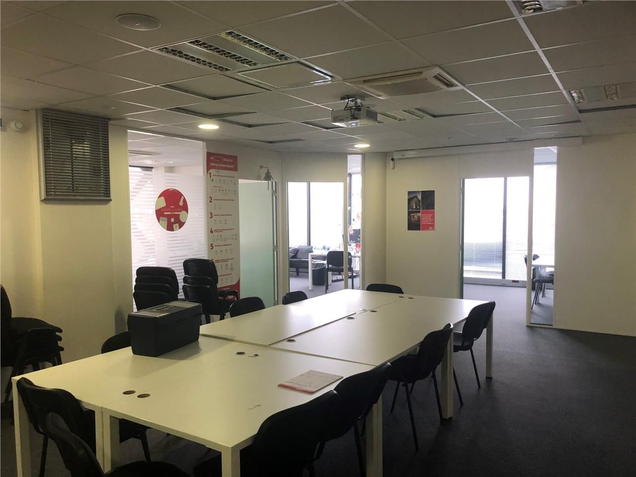 A LOUER - Bureaux cloisonnés et climatisés sur la