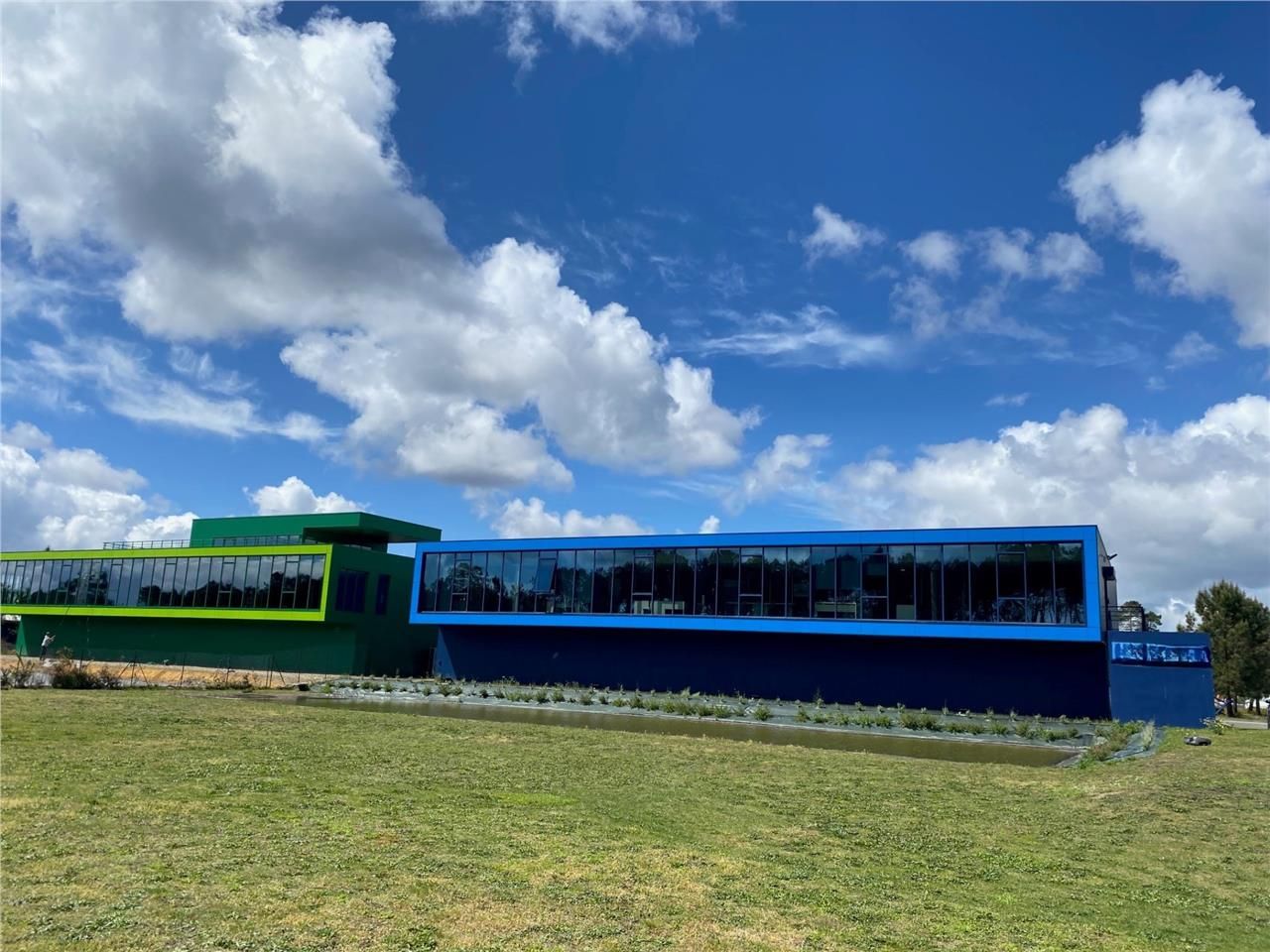 A LOUER - MIOS (33) : ENTREPÔTS ET BUREAUX DE STA