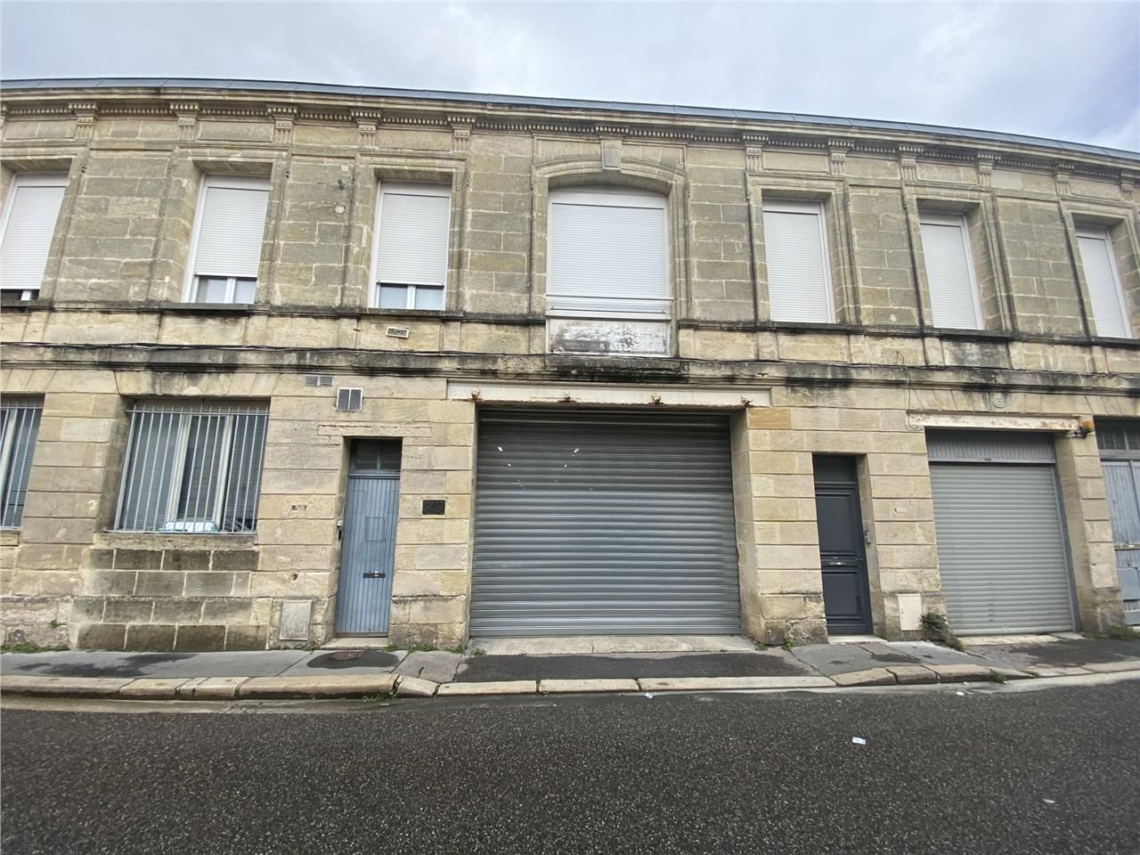 BORDEAUX CENTRE : Bâtiment d'Activités avec burea