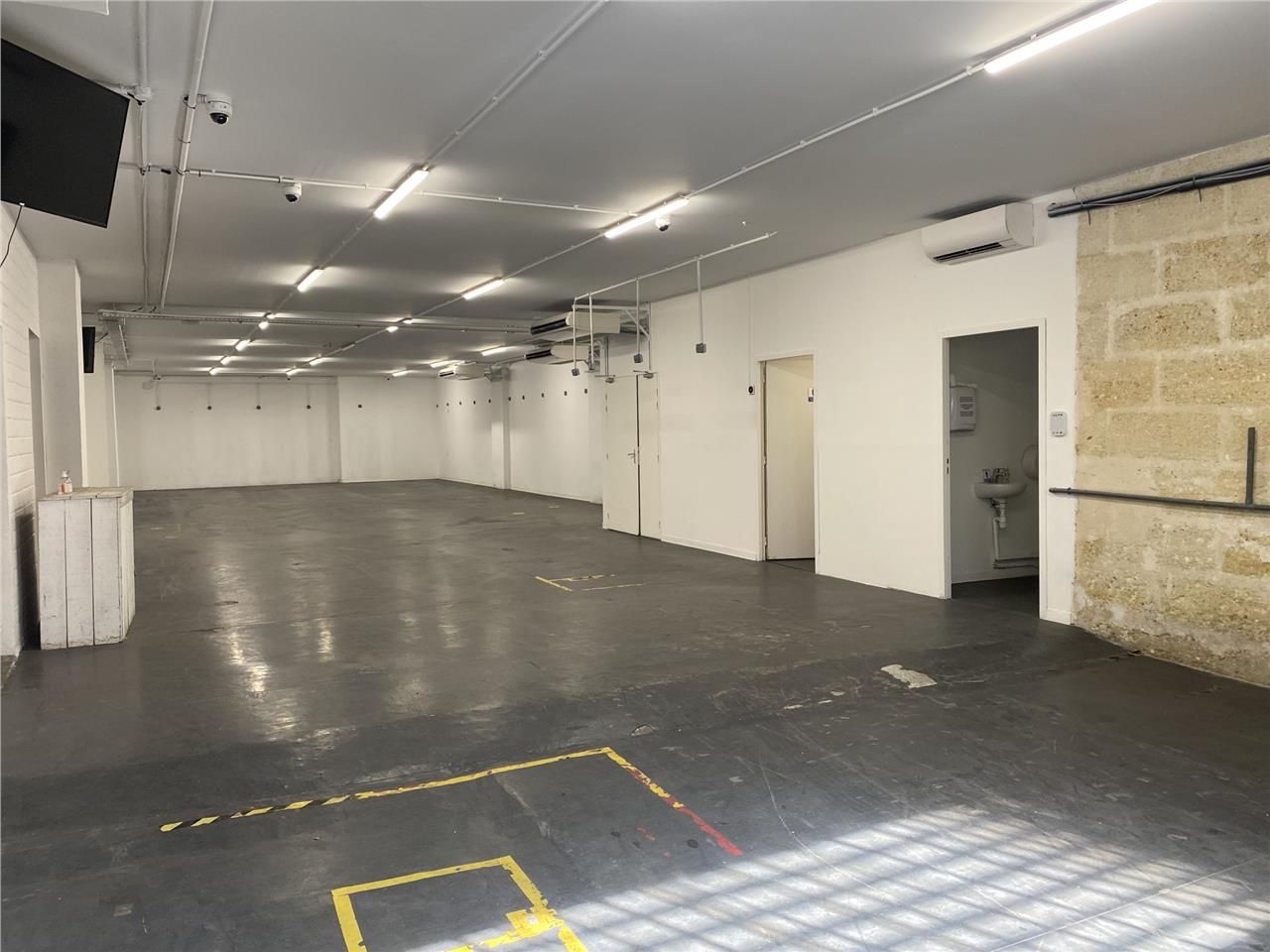 BORDEAUX CENTRE : Bâtiment d'Activités avec burea