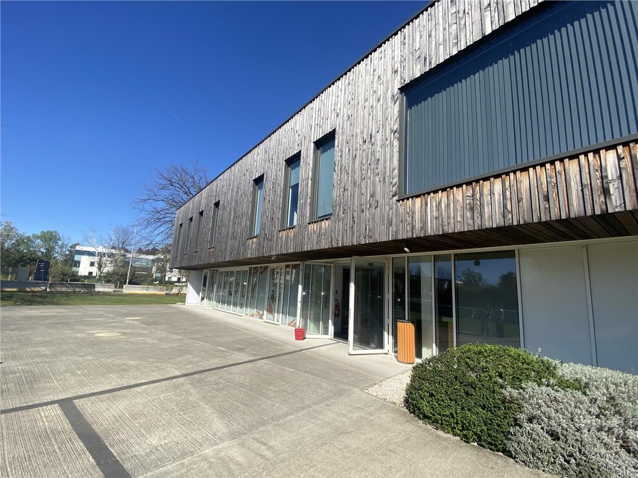 Bâtiment de loisirs / Commerce / Restauration / V