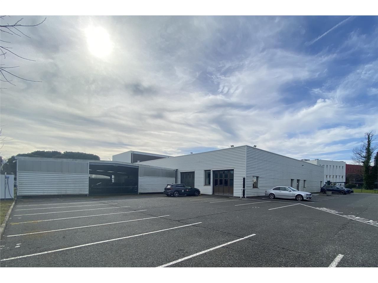 Bâtiment d'activités à louer - 1?339 m² - Prestat