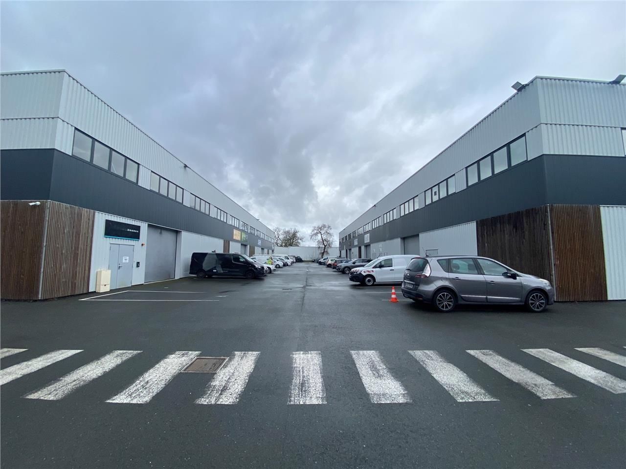 LOCAL D'ACTIVITES MIXTE A VENDRE - GRADIGNAN Nous