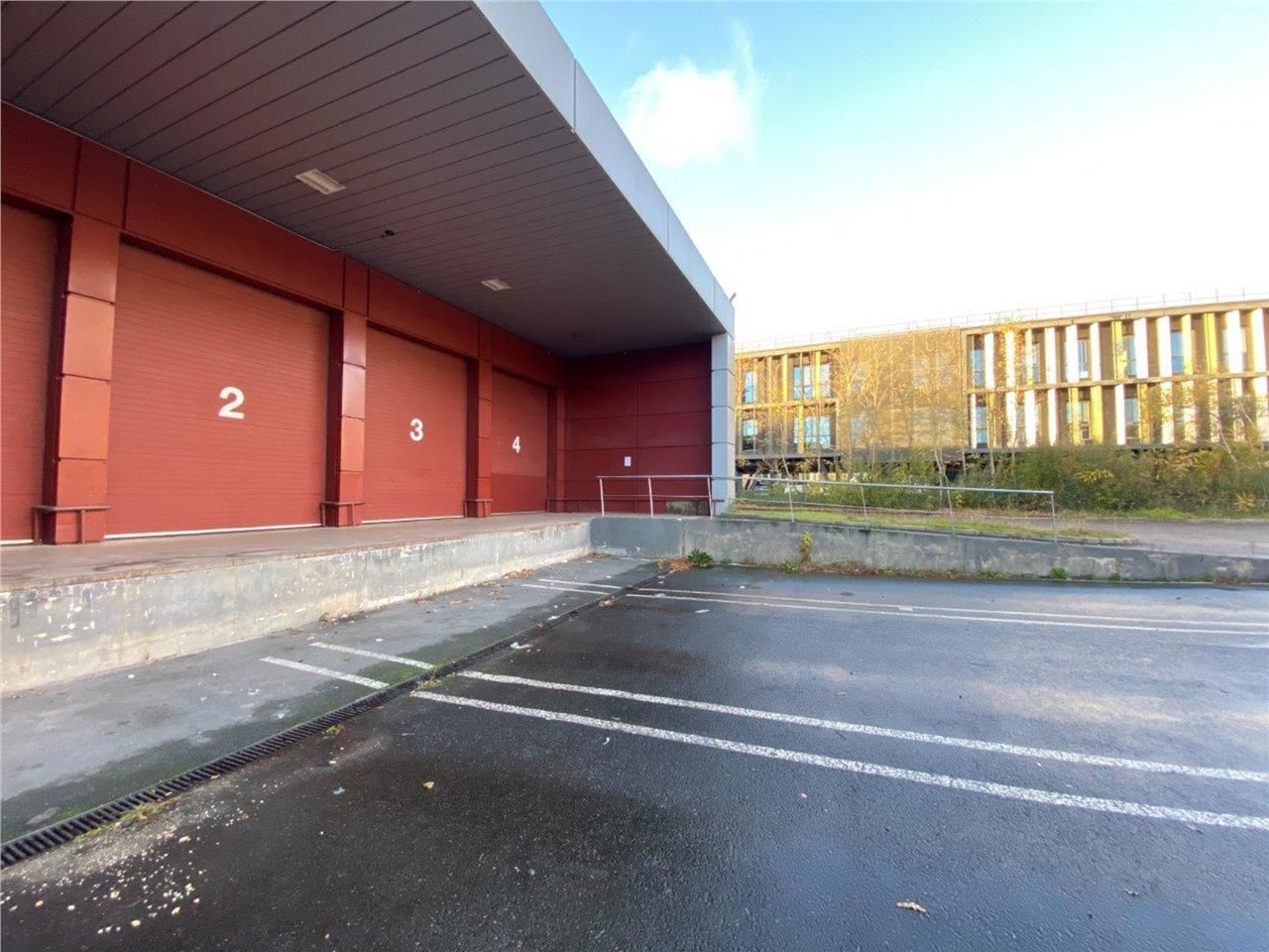 À VENDRE - Bâtiment indépendant 2 606 m² - Mérign