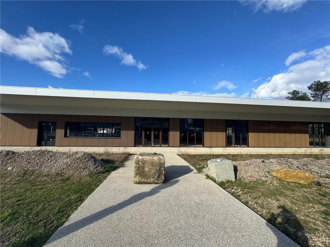 CBRE vous propose à la vente - Immeuble mixte neu