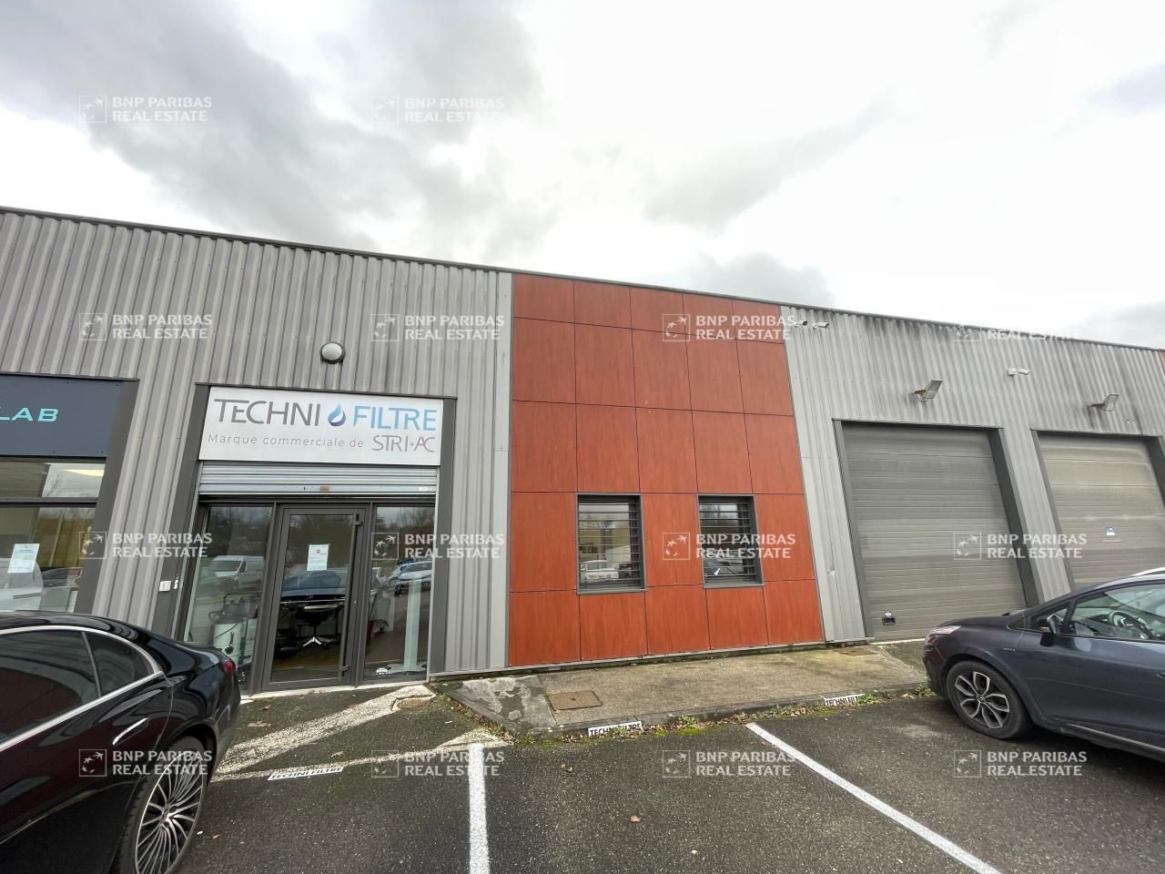 1417 m² pour ce activité en location à Montrabé