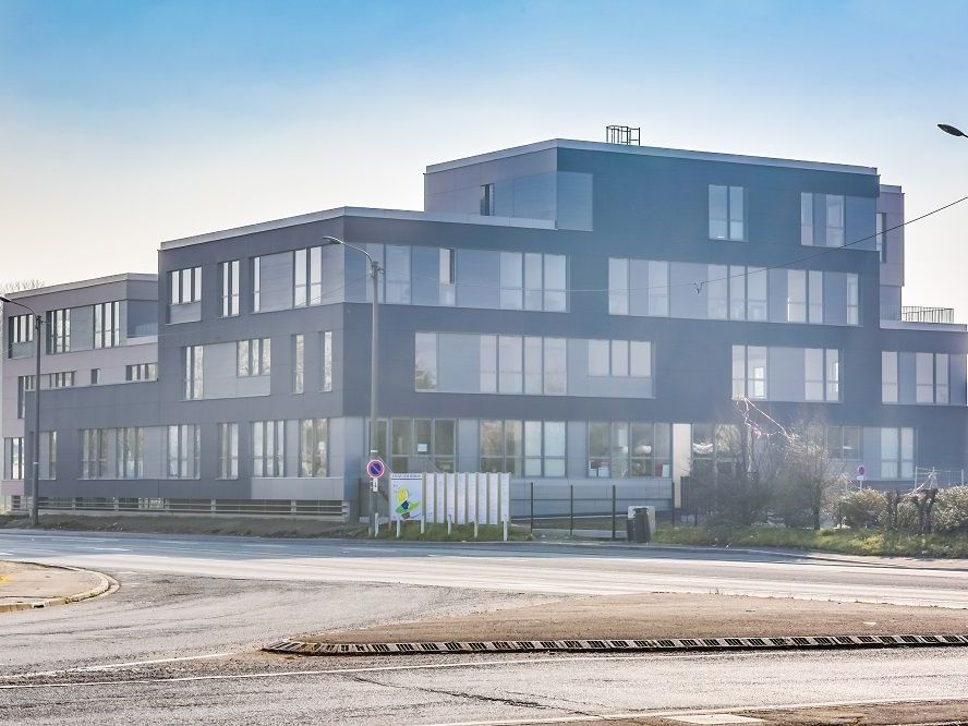 À l'entrée du  CRT de Lesquin, découvrez des surf