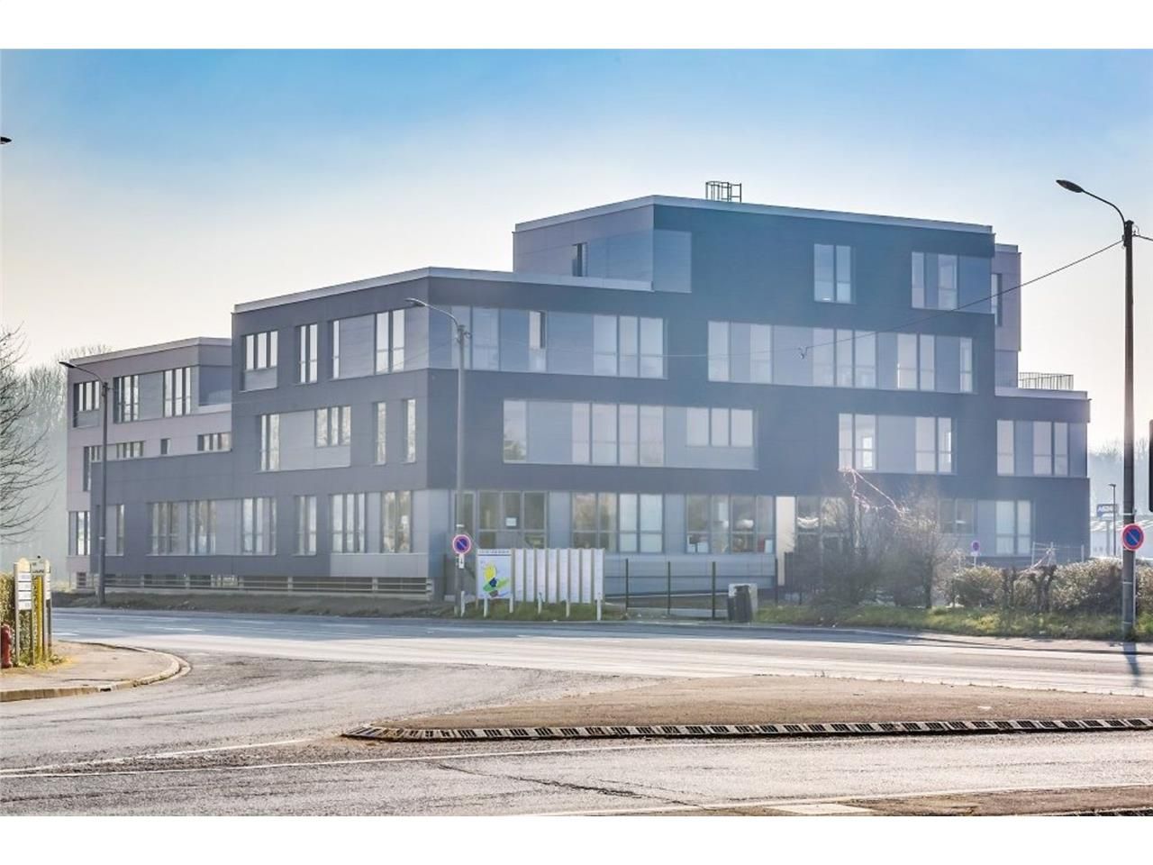 À l'entrée du  CRT de Lesquin, découvrez des surf