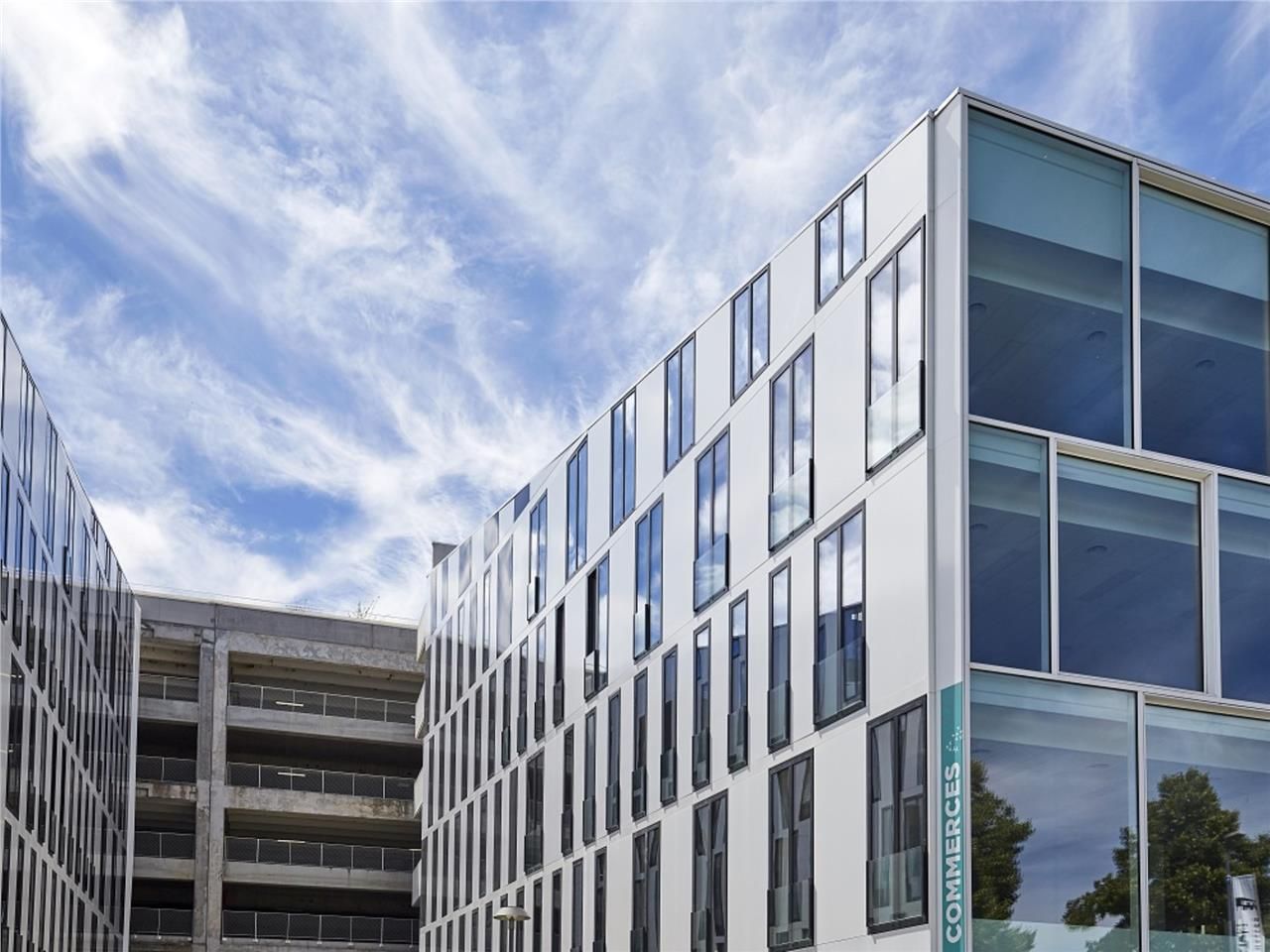 LE DAMIER se situe au coeur du quartier de la Mai