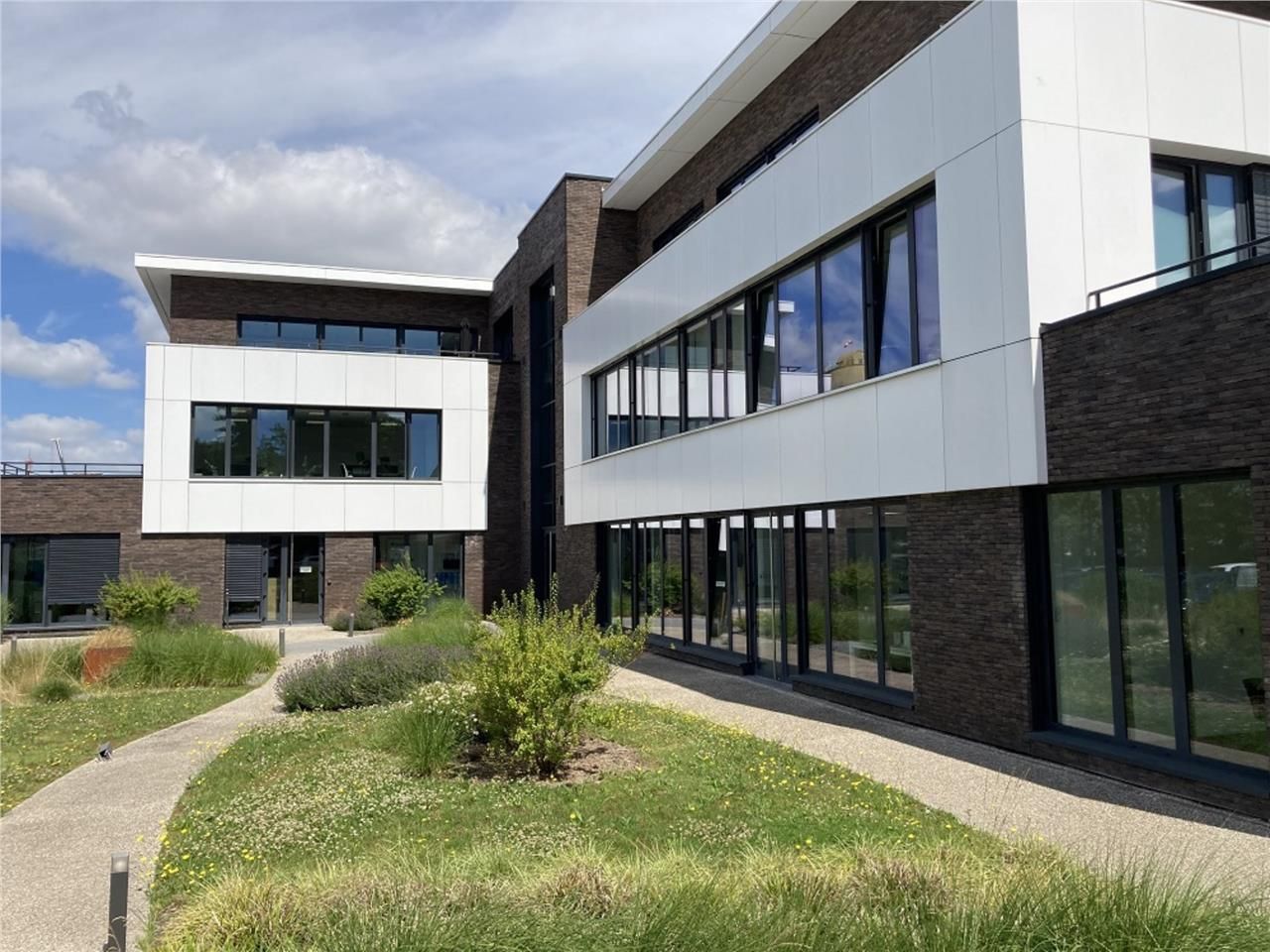 CBRE vous propose à la location une belle surface