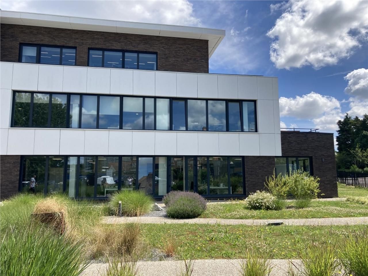 CBRE vous propose à la location une belle surface