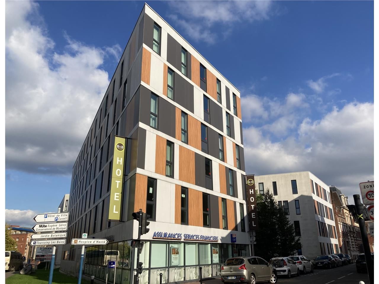 Situé dans un quartier rénové du centre-ville de 