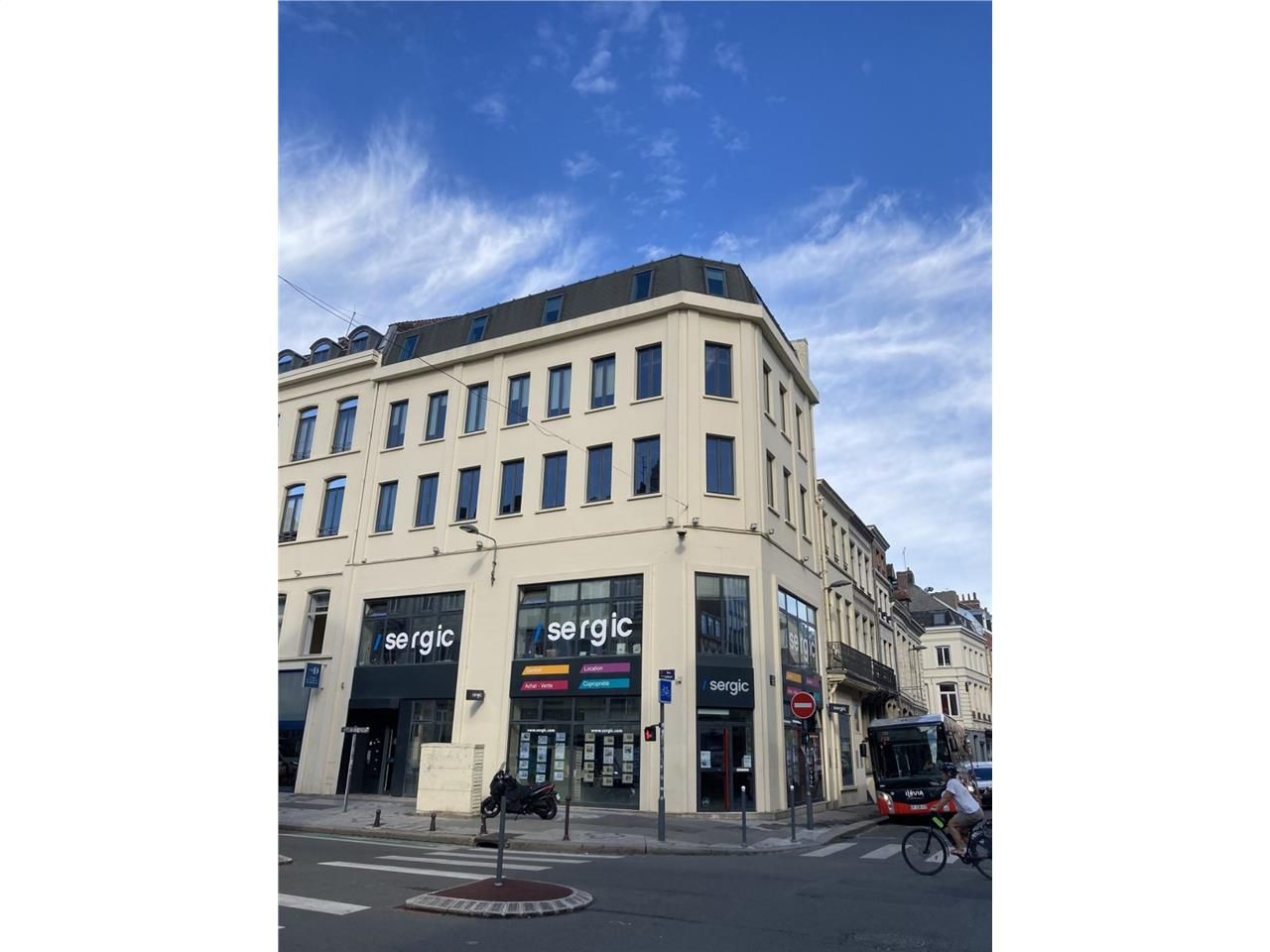 Idéalement situé en plein centre-ville de Lille, 