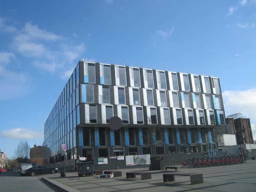 Très bel immeuble de bureaux qui se situe à l'ent